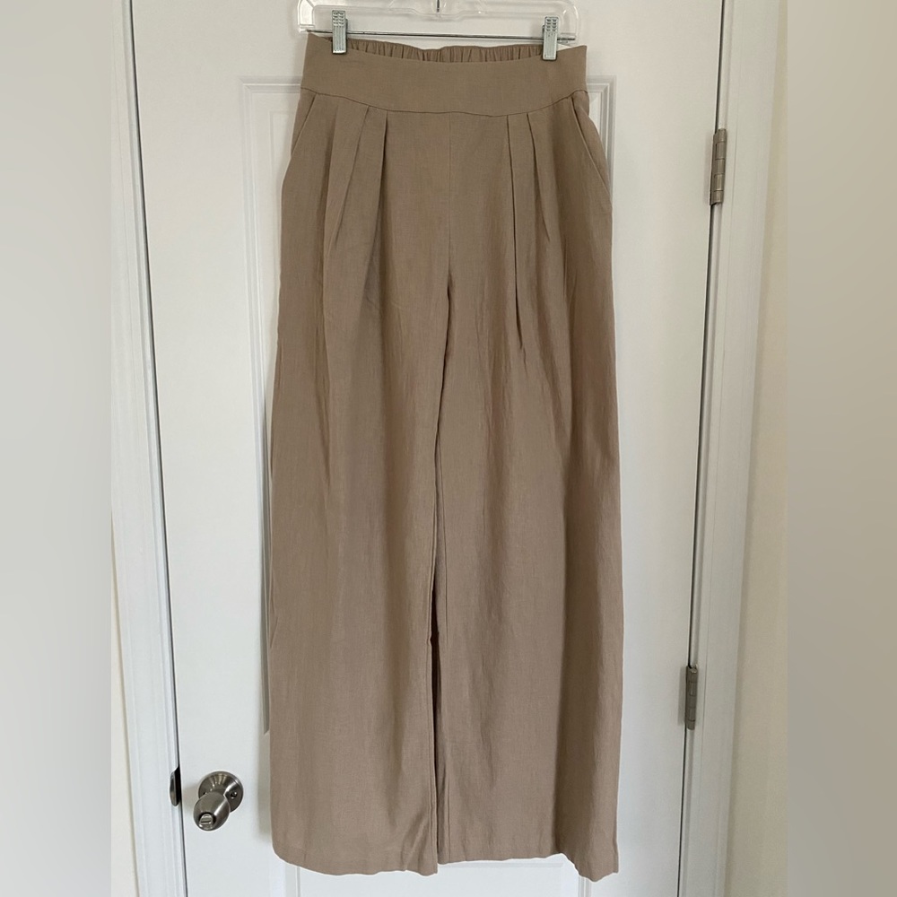 Abercrombie & Fitch Wide Leg Pleated Pants in Taupe
